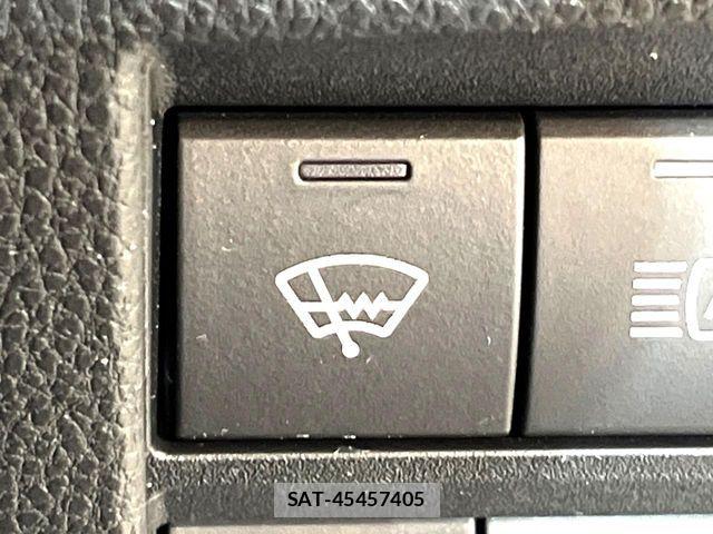 Toyota VOXY 2024-06 8102357-5