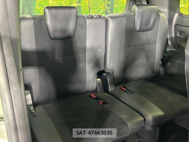 Toyota VOXY 2021-10 8102358-11