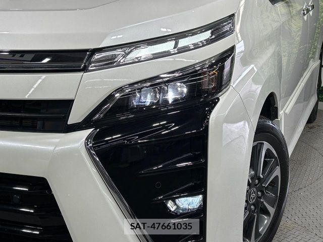 Toyota VOXY 2021-10 8102358-12