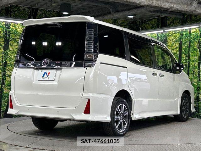 Toyota VOXY 2021-10 8102358-17