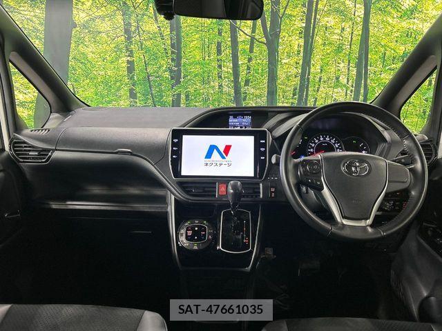 Toyota VOXY 2021-10 8102358-1