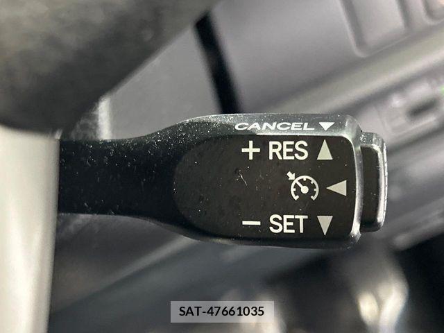 Toyota VOXY 2021-10 8102358-6