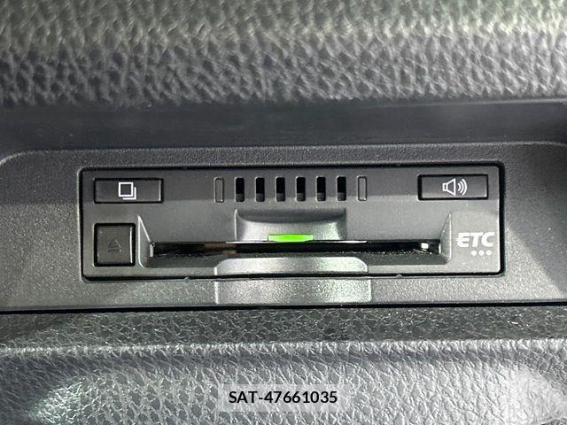 Toyota VOXY 2021-10 8102358-8