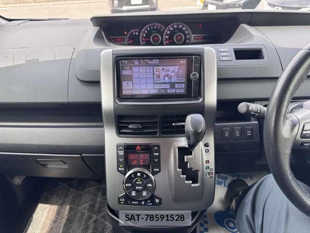 Toyota VOXY 2013-03 8102362-9