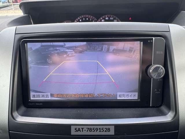 Toyota VOXY 2013-03 8102362-11