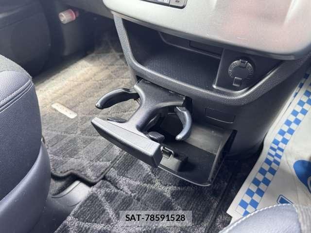 Toyota VOXY 2013-03 8102362-14