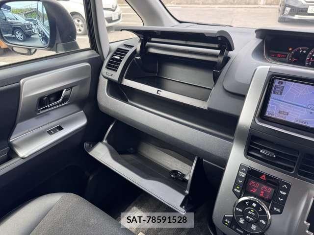 Toyota VOXY 2013-03 8102362-15