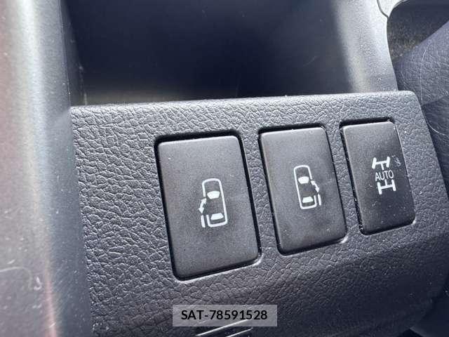 Toyota VOXY 2013-03 8102362-16