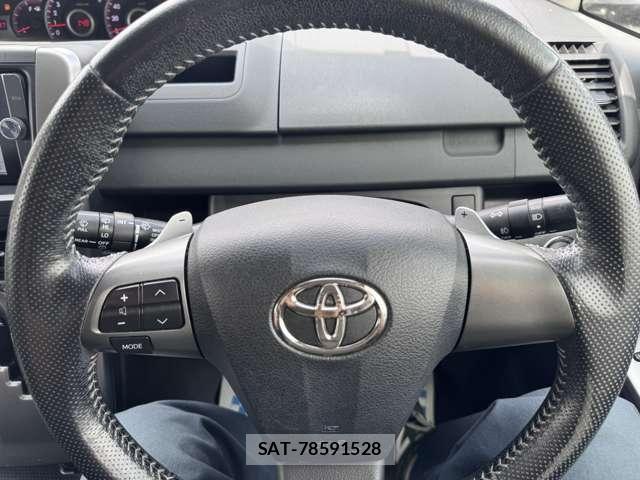 Toyota VOXY 2013-03 8102362-17