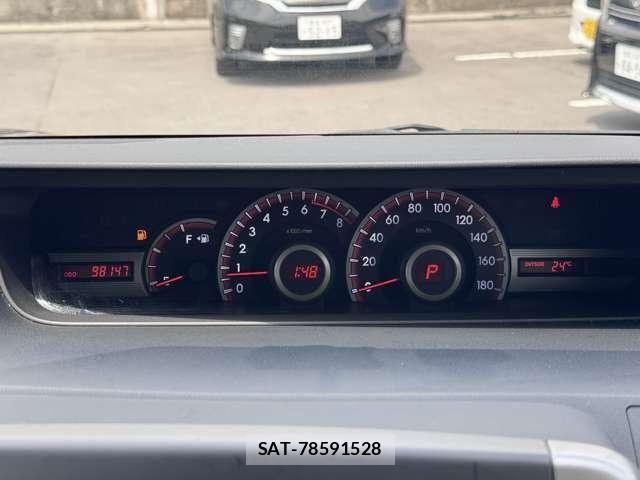 Toyota VOXY 2013-03 8102362-19