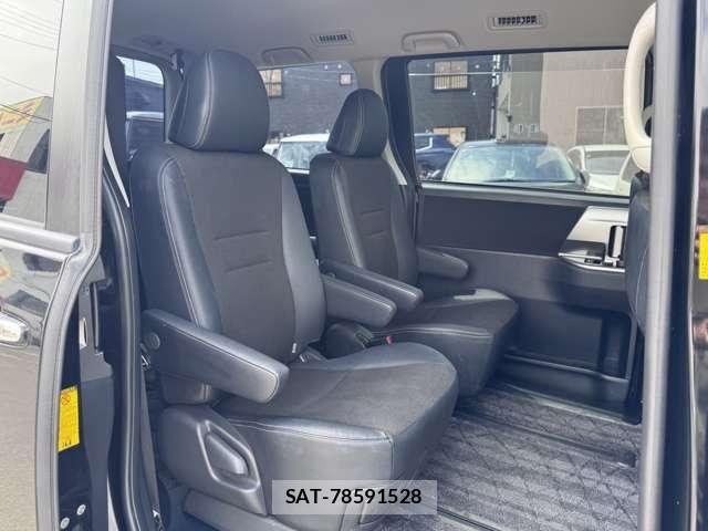 Toyota VOXY 2013-03 8102362-22