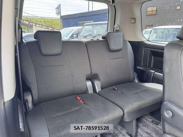 Toyota VOXY 2013-03 8102362-23