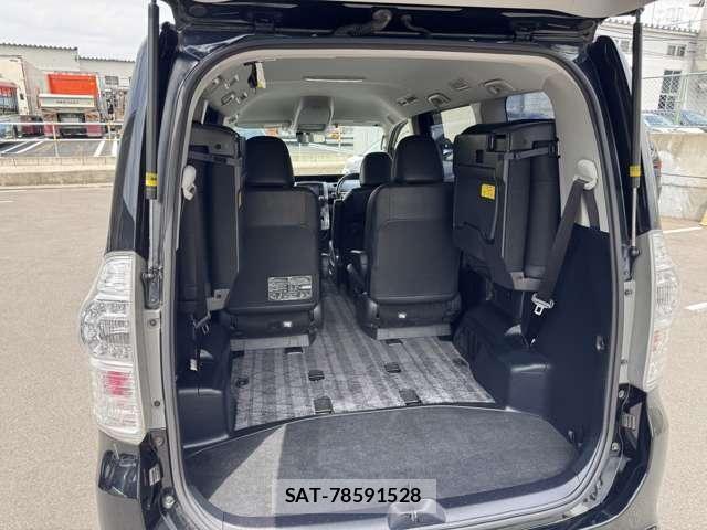 Toyota VOXY 2013-03 8102362-25