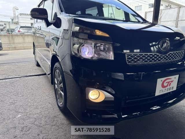 Toyota VOXY 2013-03 8102362-27
