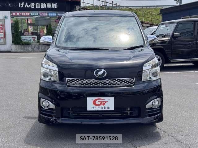 Toyota VOXY 2013-03 8102362-2