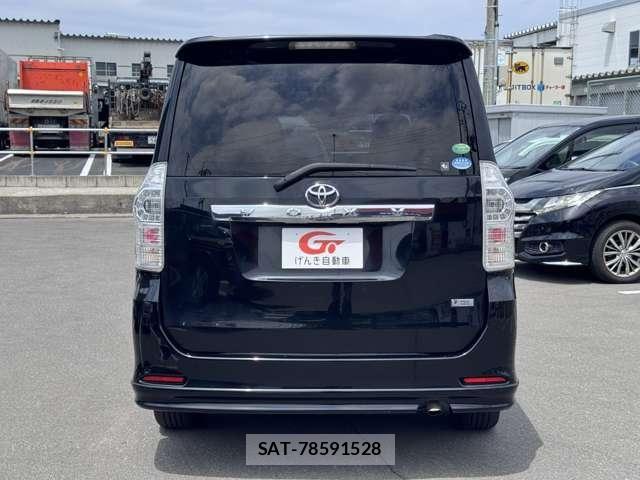 Toyota VOXY 2013-03 8102362-3