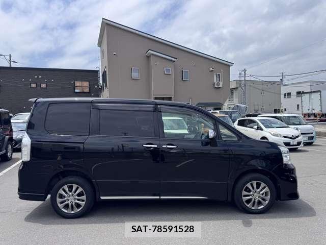 Toyota VOXY 2013-03 8102362-4