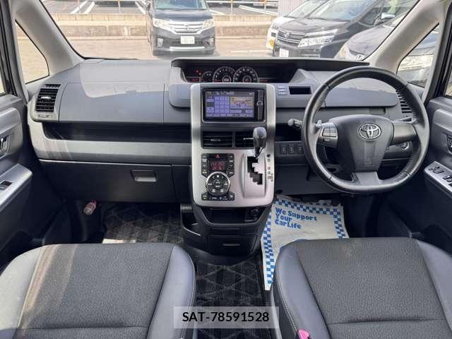 Toyota VOXY 2013-03 8102362-7