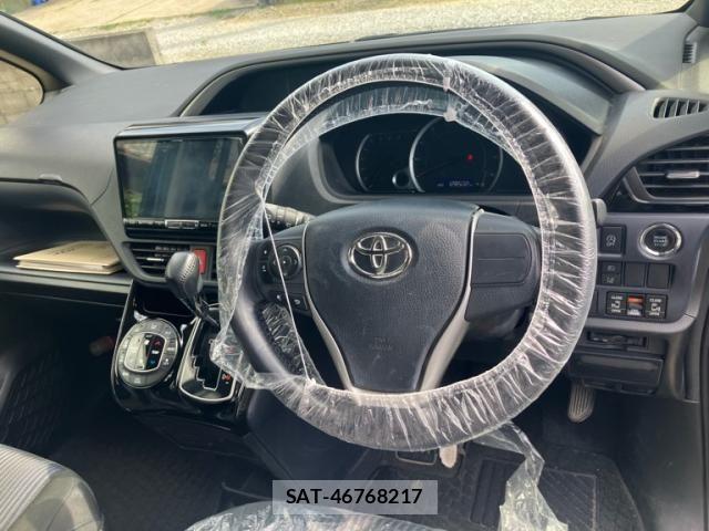 Toyota VOXY 2016-09 8132761-14