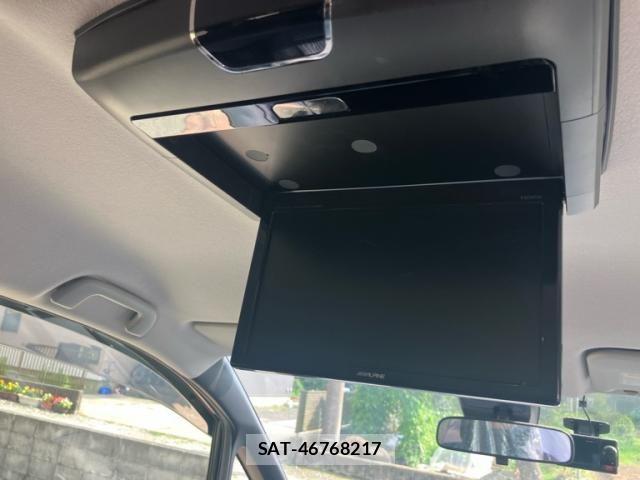 Toyota VOXY 2016-09 8132761-16