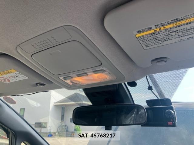 Toyota VOXY 2016-09 8132761-19