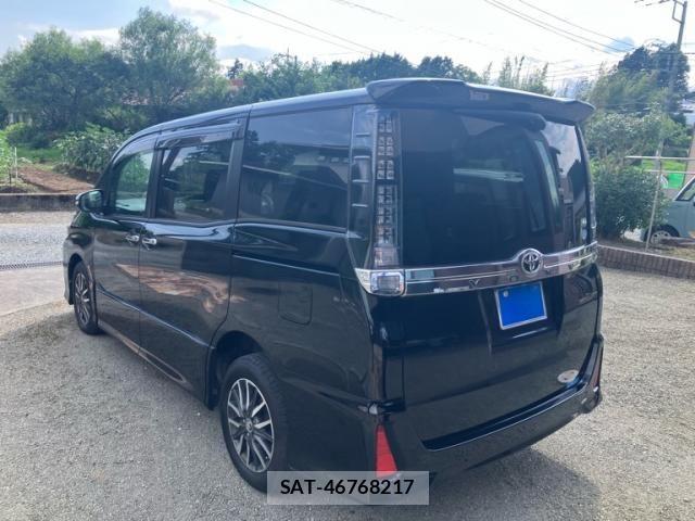 Toyota VOXY 2016-09 8132761-3