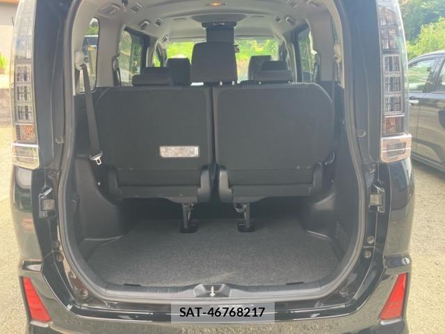 Toyota VOXY 2016-09 8132761-5