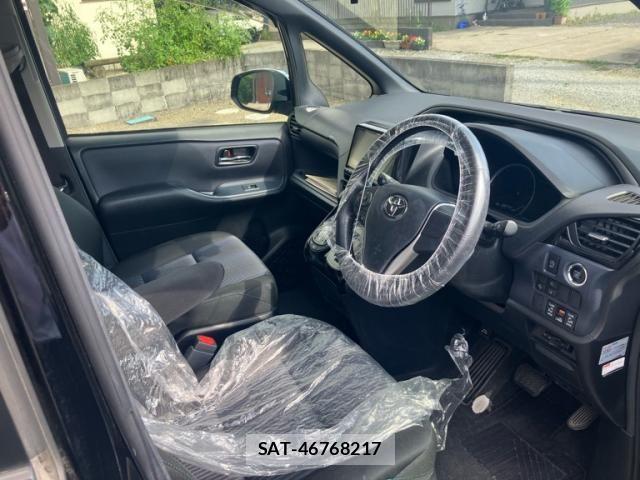 Toyota VOXY 2016-09 8132761-8