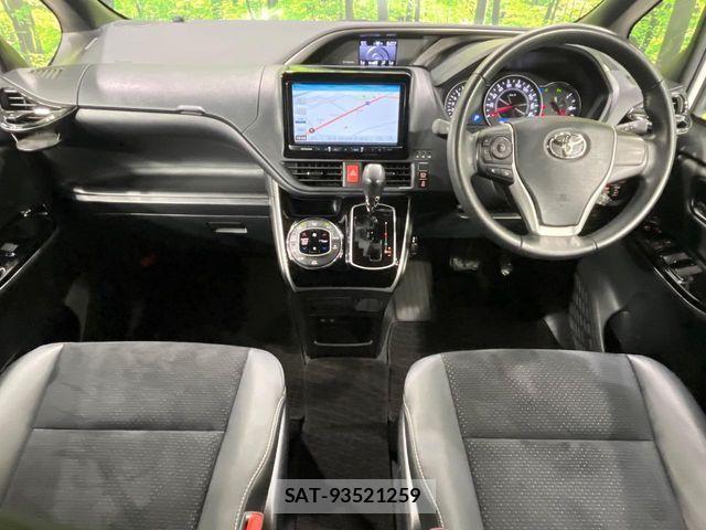 Toyota VOXY 2021-11 8146905-1