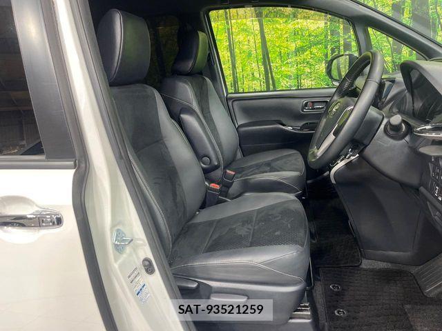 Toyota VOXY 2021-11 8146905-7