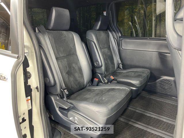 Toyota VOXY 2021-11 8146905-8