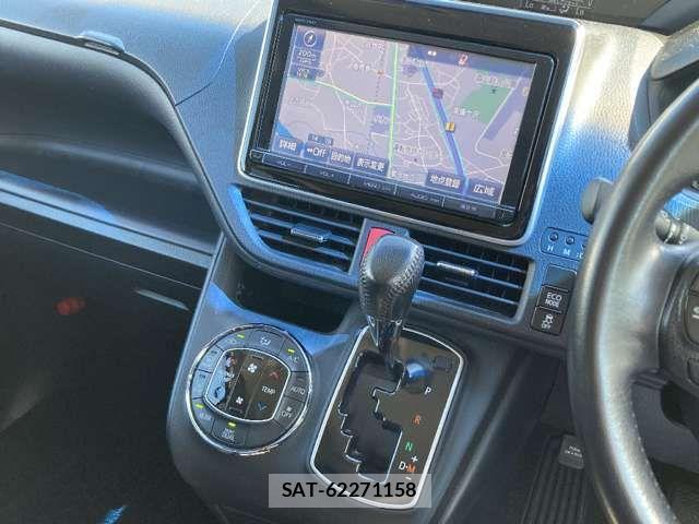 Toyota VOXY 2015-06 8210756-9