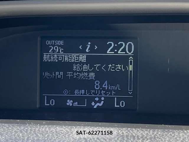 Toyota VOXY 2015-06 8210756-11