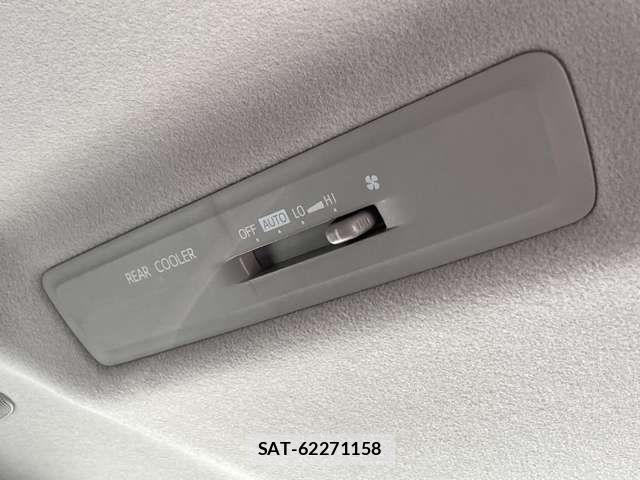 Toyota VOXY 2015-06 8210756-17