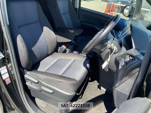 Toyota VOXY 2015-06 8210756-18