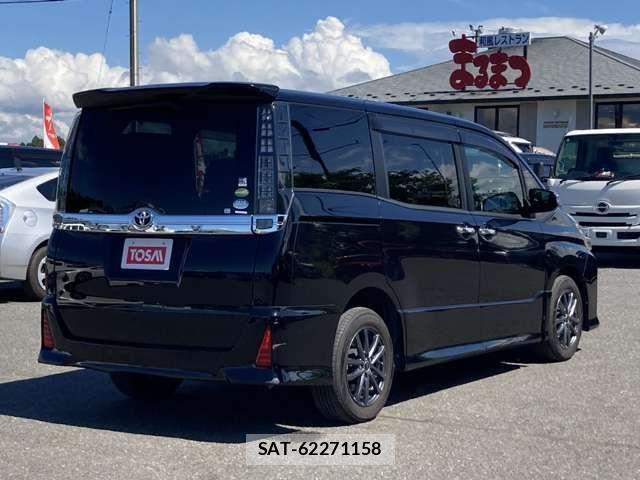 Toyota VOXY 2015-06 8210756-4
