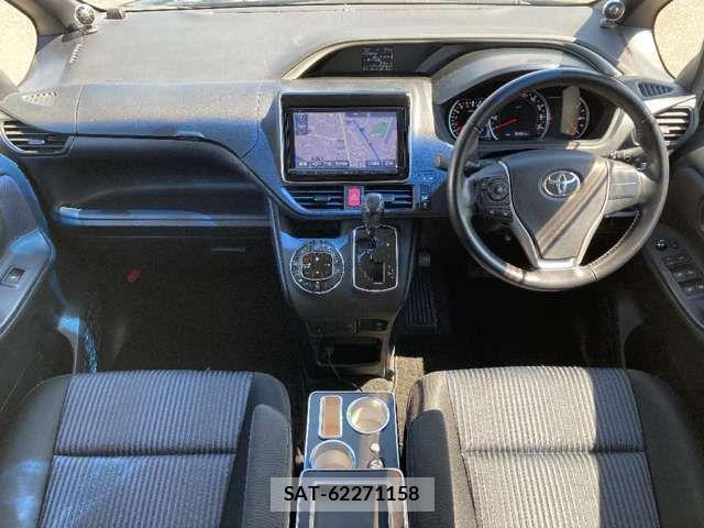 Toyota VOXY 2015-06 8210756-5