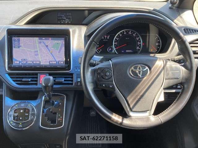 Toyota VOXY 2015-06 8210756-6
