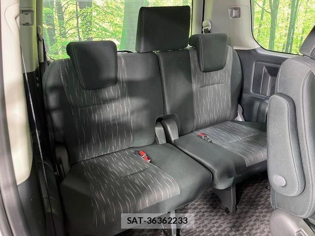 Toyota VOXY 2012-07 8210757-9