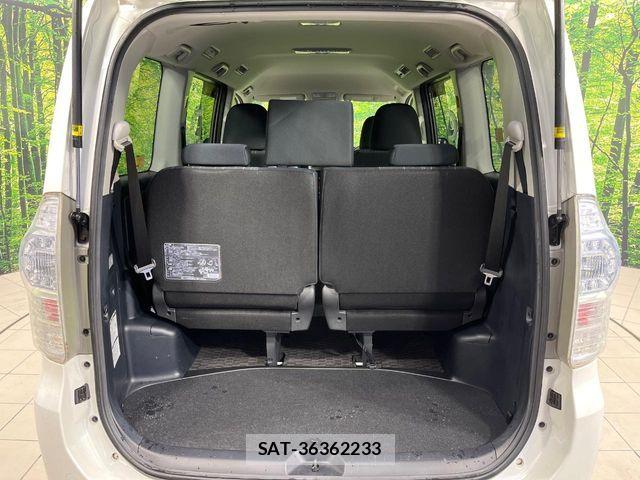 Toyota VOXY 2012-07 8210757-10