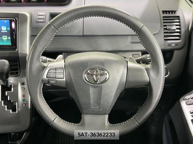 Toyota VOXY 2012-07 8210757-11