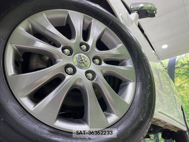 Toyota VOXY 2012-07 8210757-13