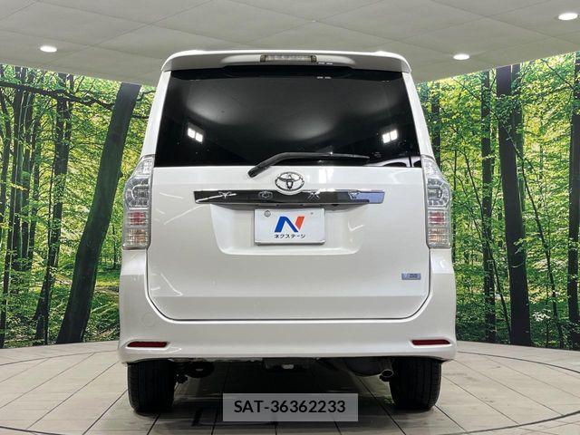 Toyota VOXY 2012-07 8210757-15