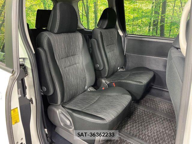 Toyota VOXY 2012-07 8210757-8