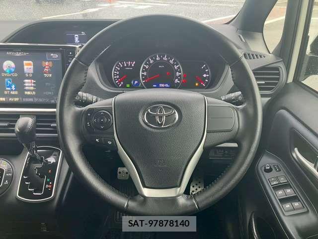 Toyota VOXY 2014-08 8232201-11