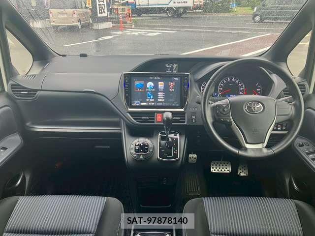 Toyota VOXY 2014-08 8232201-12