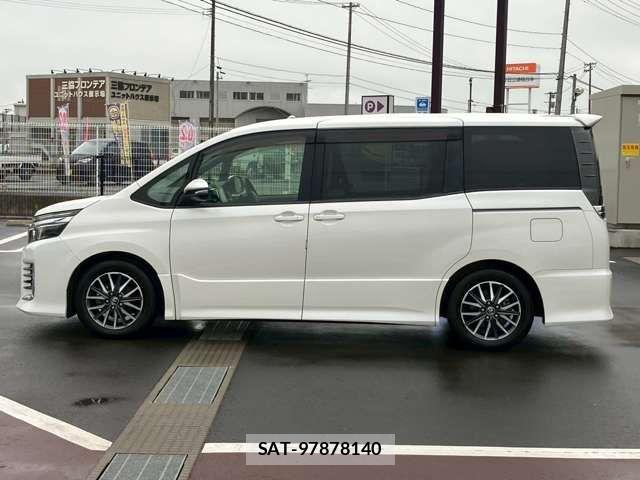 Toyota VOXY 2014-08 8232201-15