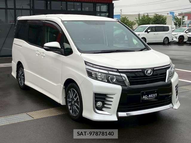 Toyota VOXY 2014-08 8232201-17