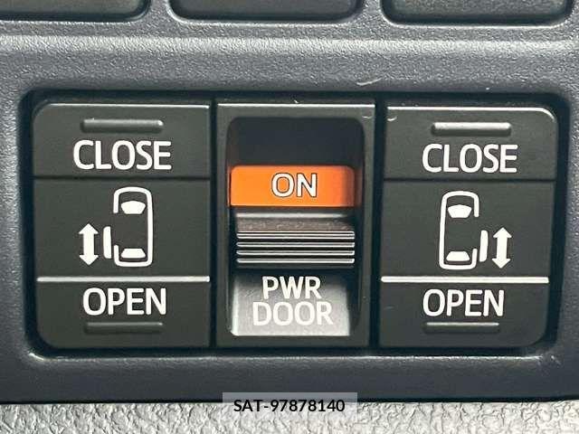 Toyota VOXY 2014-08 8232201-5