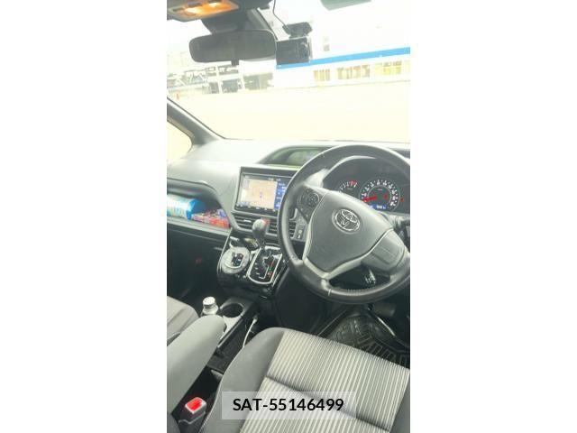 Toyota VOXY 2019-03 8232204-10